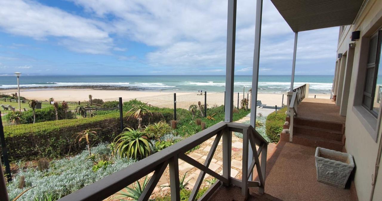 On The Beach Guesthouse Jeffreys Bay Esterno foto
