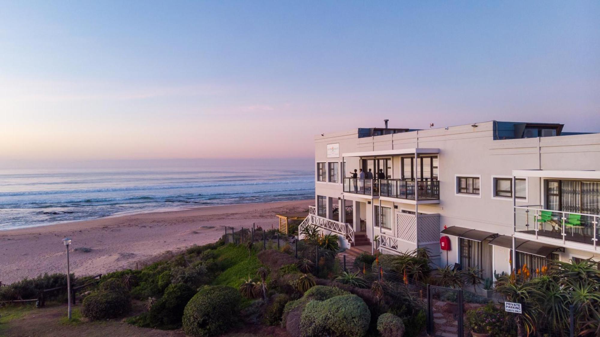 On The Beach Guesthouse Jeffreys Bay Esterno foto