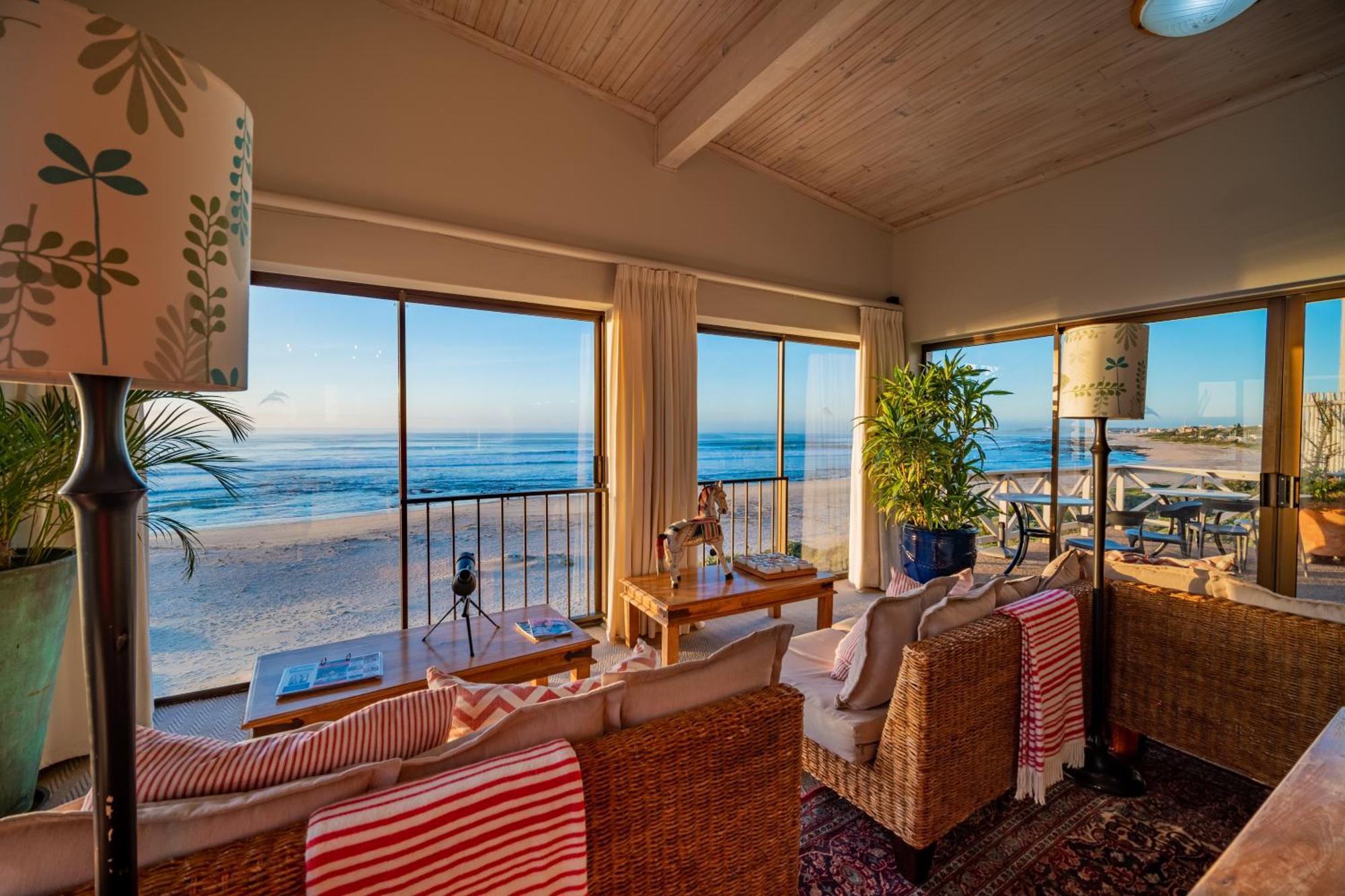 On The Beach Guesthouse Jeffreys Bay Esterno foto