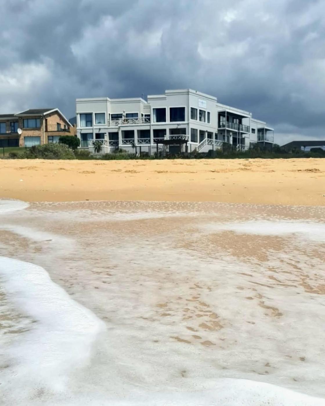 On The Beach Guesthouse Jeffreys Bay Esterno foto
